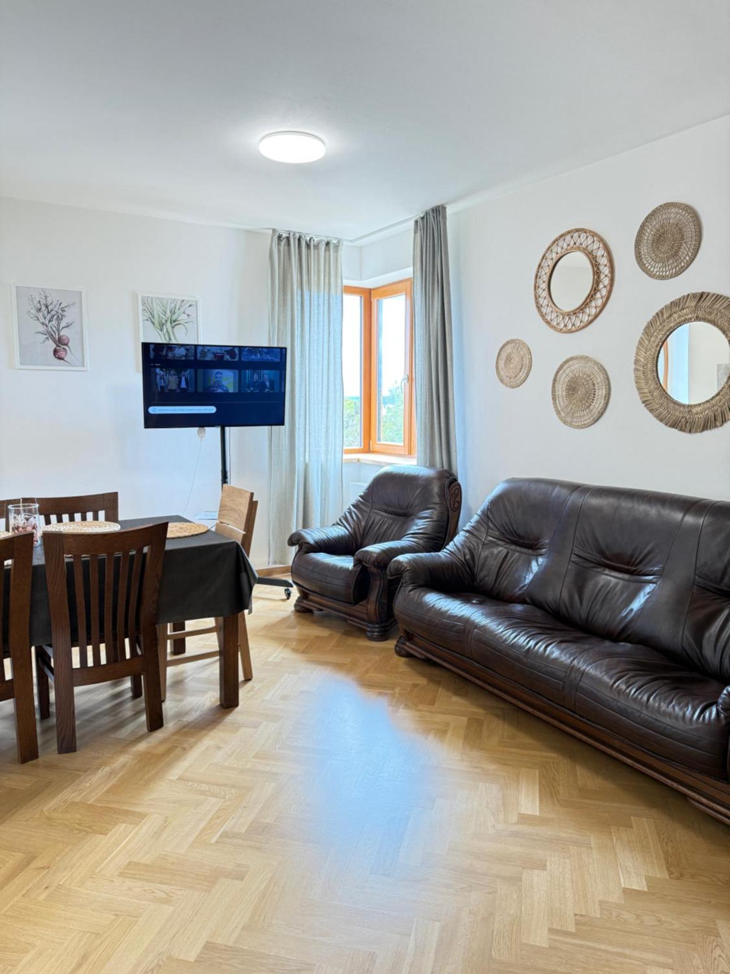 Familyvilla, New 4 Luxury Big Apartments, Parking 프라하 외부 사진