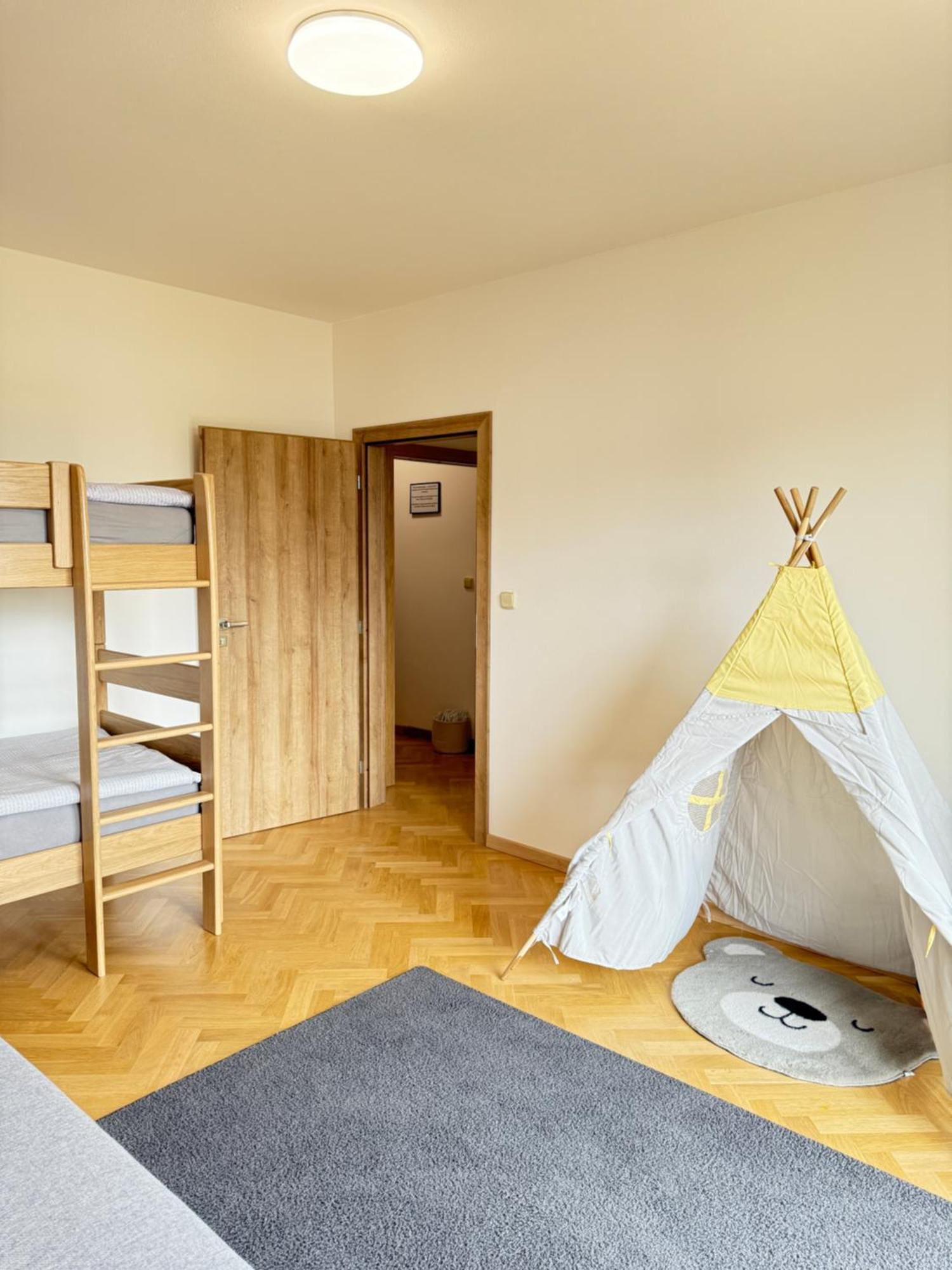 Familyvilla, New 4 Luxury Big Apartments, Parking 프라하 외부 사진