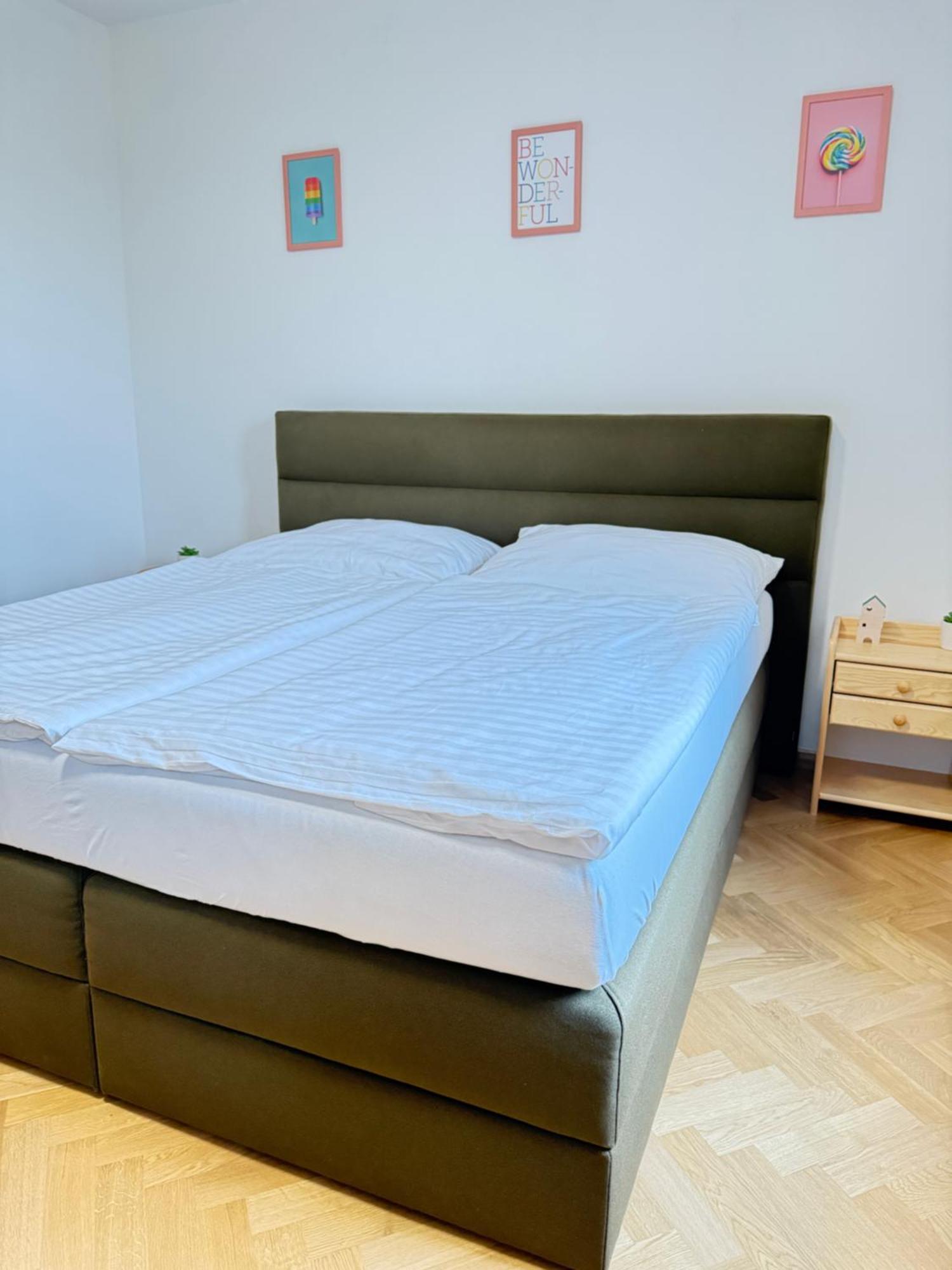 Familyvilla, New 4 Luxury Big Apartments, Parking 프라하 외부 사진