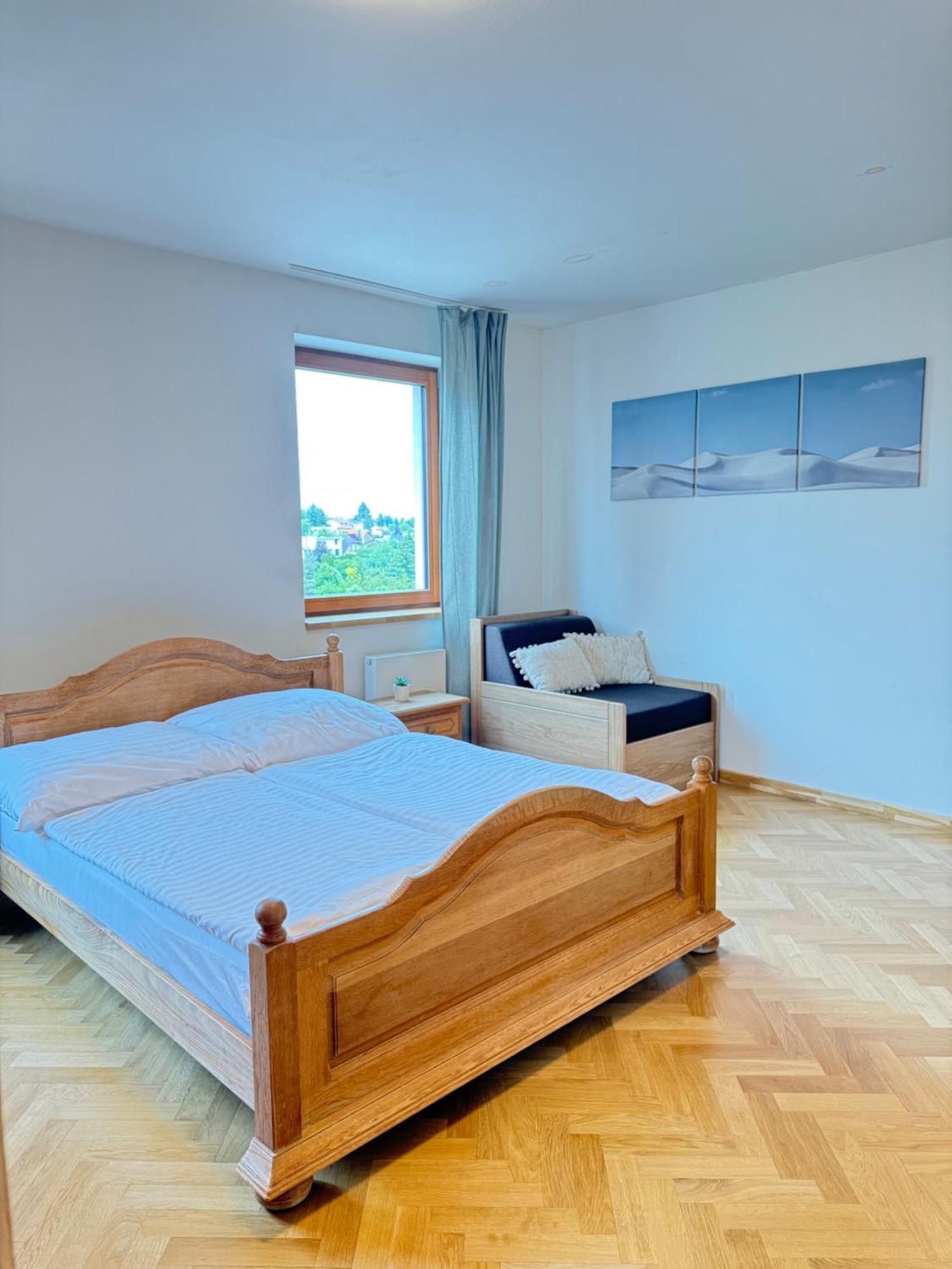 Familyvilla, New 4 Luxury Big Apartments, Parking 프라하 외부 사진